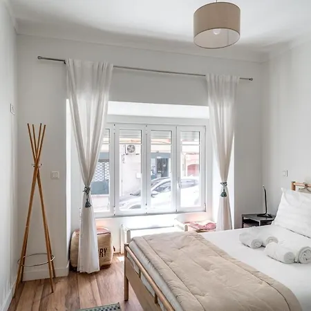 Apartment T2 With Ac And Patio Near Av Da Liberdade