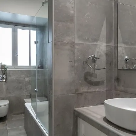 T2 With Ac And Patio Near Av Da Liberdade By Lisbeyond *