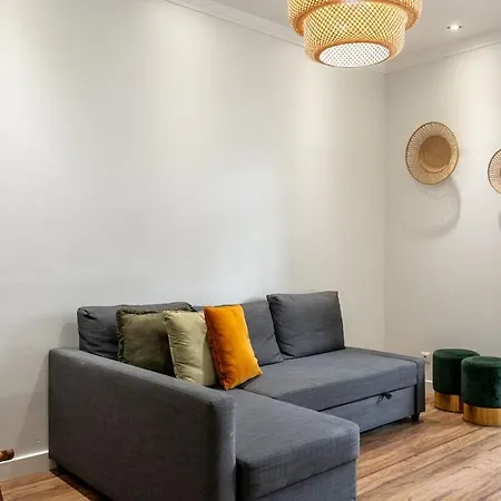 T2 With Ac And Patio Near Av Da Liberdade * Lisbon