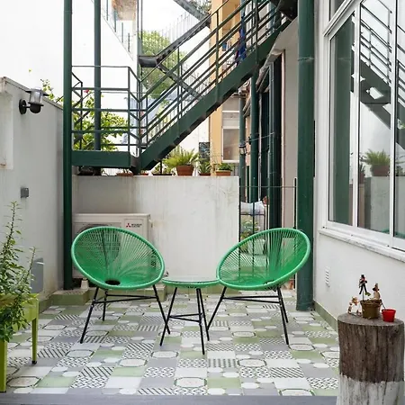 Apartment T2 With Ac And Patio Near Av Da Liberdade Lisbon
