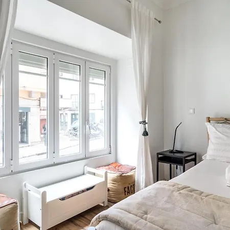 T2 With Ac And Patio Near Av Da Liberdade * Lisbon