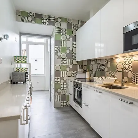 T2 With Ac And Patio Near Av Da Liberdade By Lisbeyond Lisboa