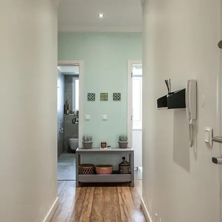 Apartment T2 With Ac And Patio Near Av Da Liberdade By Lisbeyond